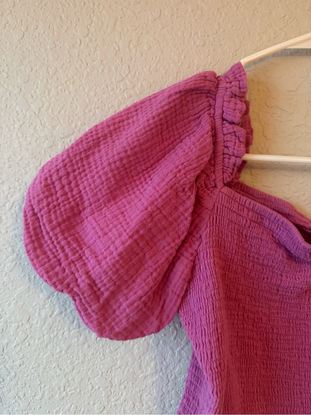 Lush Raspberry Puff-Sleeve Cropped Blouse - Picture 2 of 3